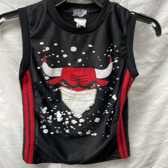 24-7–365 sports masked bull shirt boys sz 7 - Picture 2 of 4